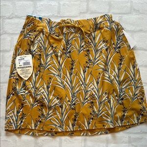 NWT Kuhl Mustard Leaf Pattern Skirt- Medium